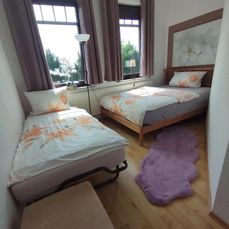 Sunny Side Apartment Кил Екстериор снимка