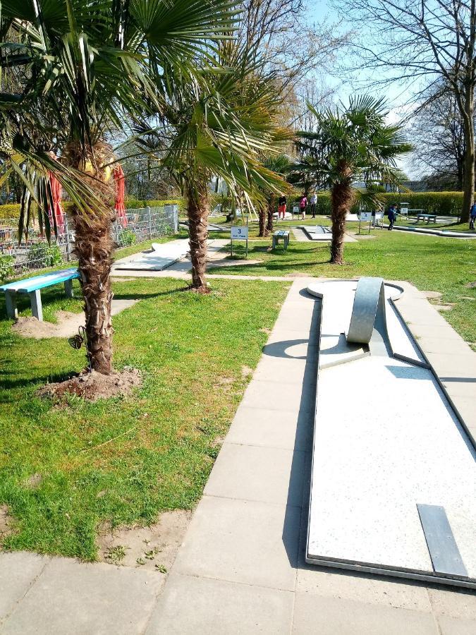 Sunny Side Apartment Кил Екстериор снимка
