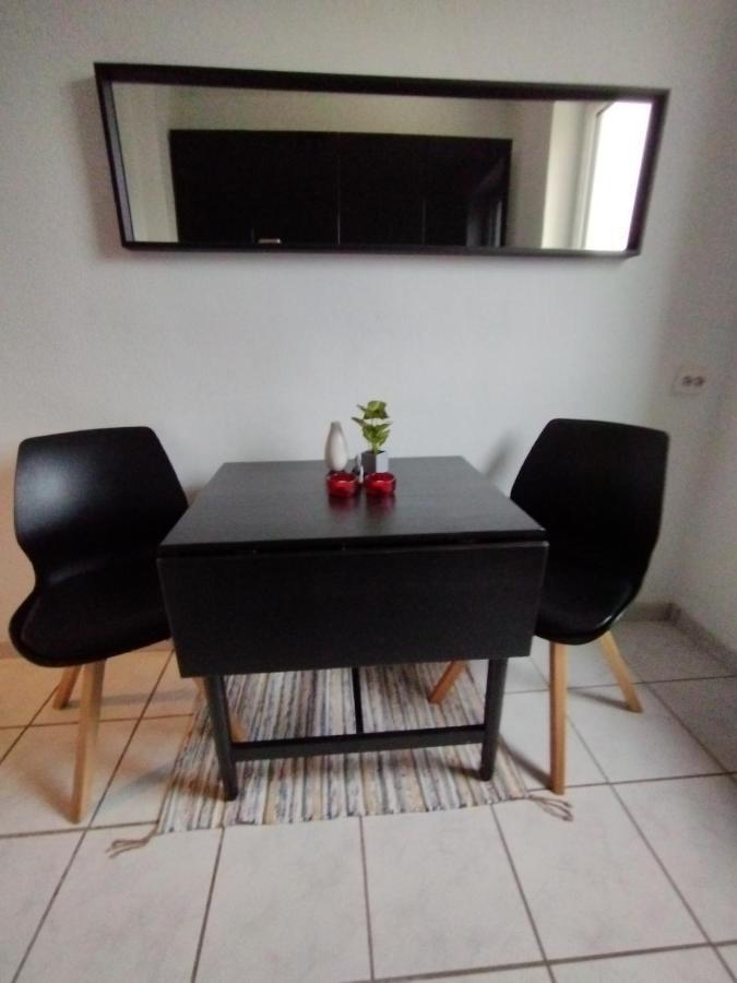 Sunny Side Apartment Кил Екстериор снимка